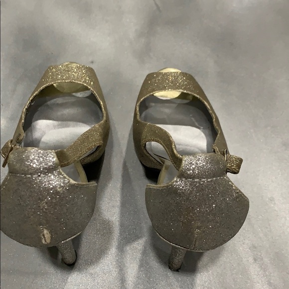 Gold and silver glitter shoes size 8m - Picture 3 of 3